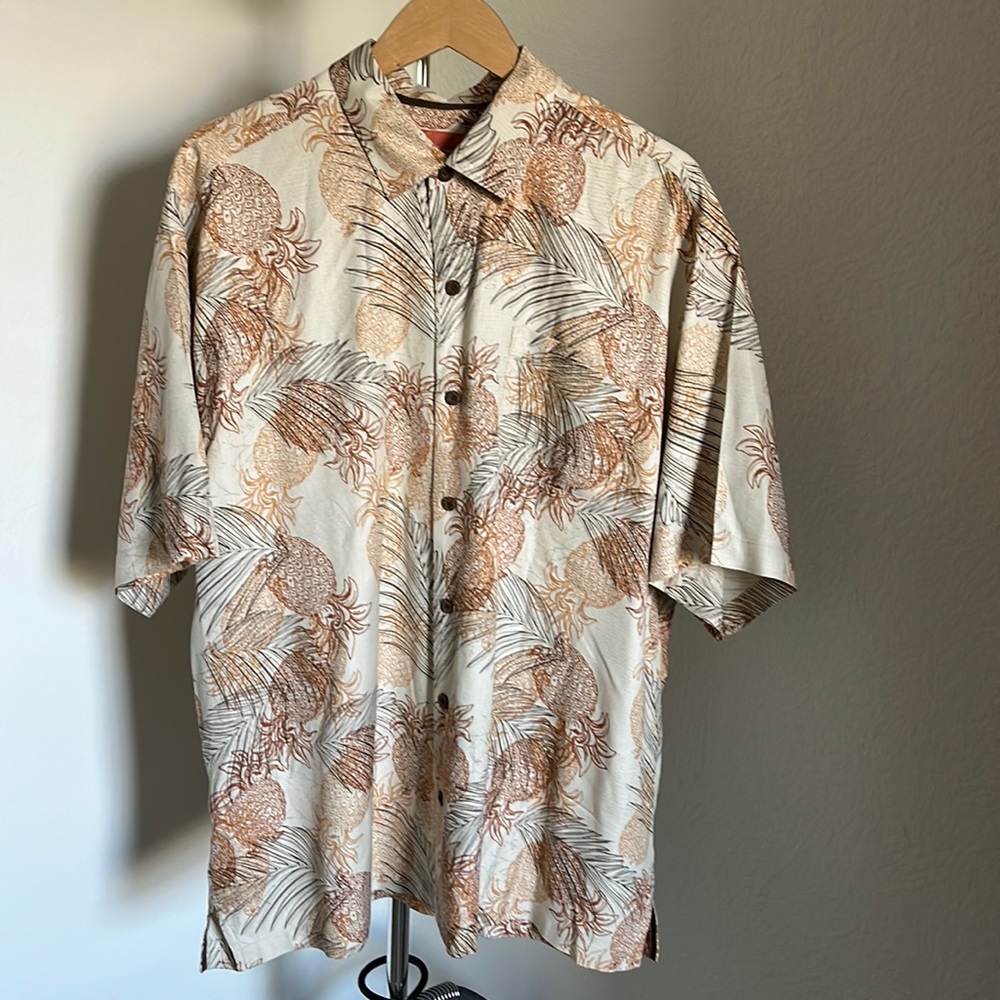 Tommy Bahama silk pineapple shirt, like new! Size XLX